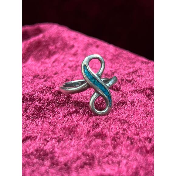 Vintage Jewelry - Infinity Ring - Sterling Silver - Inlaid Turquoise Chips - 5 - Picture 1 of 8
